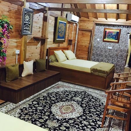 Penginapan Muslim Yuni Inn Bogor Buitenkant foto