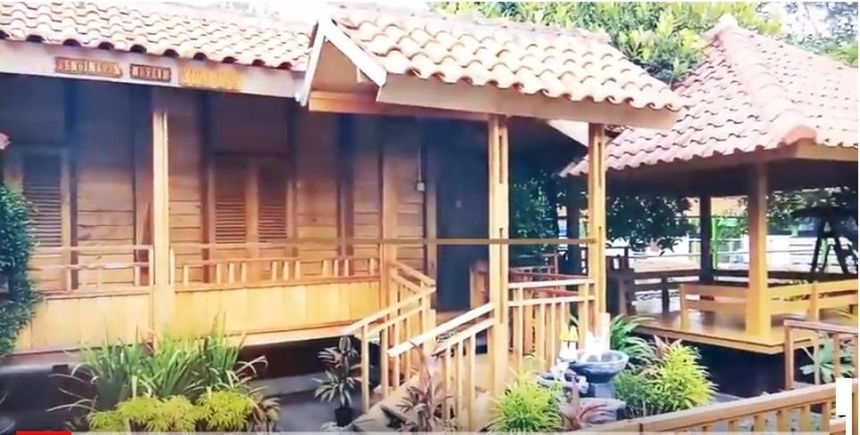 Penginapan Muslim Yuni Inn Bogor Buitenkant foto