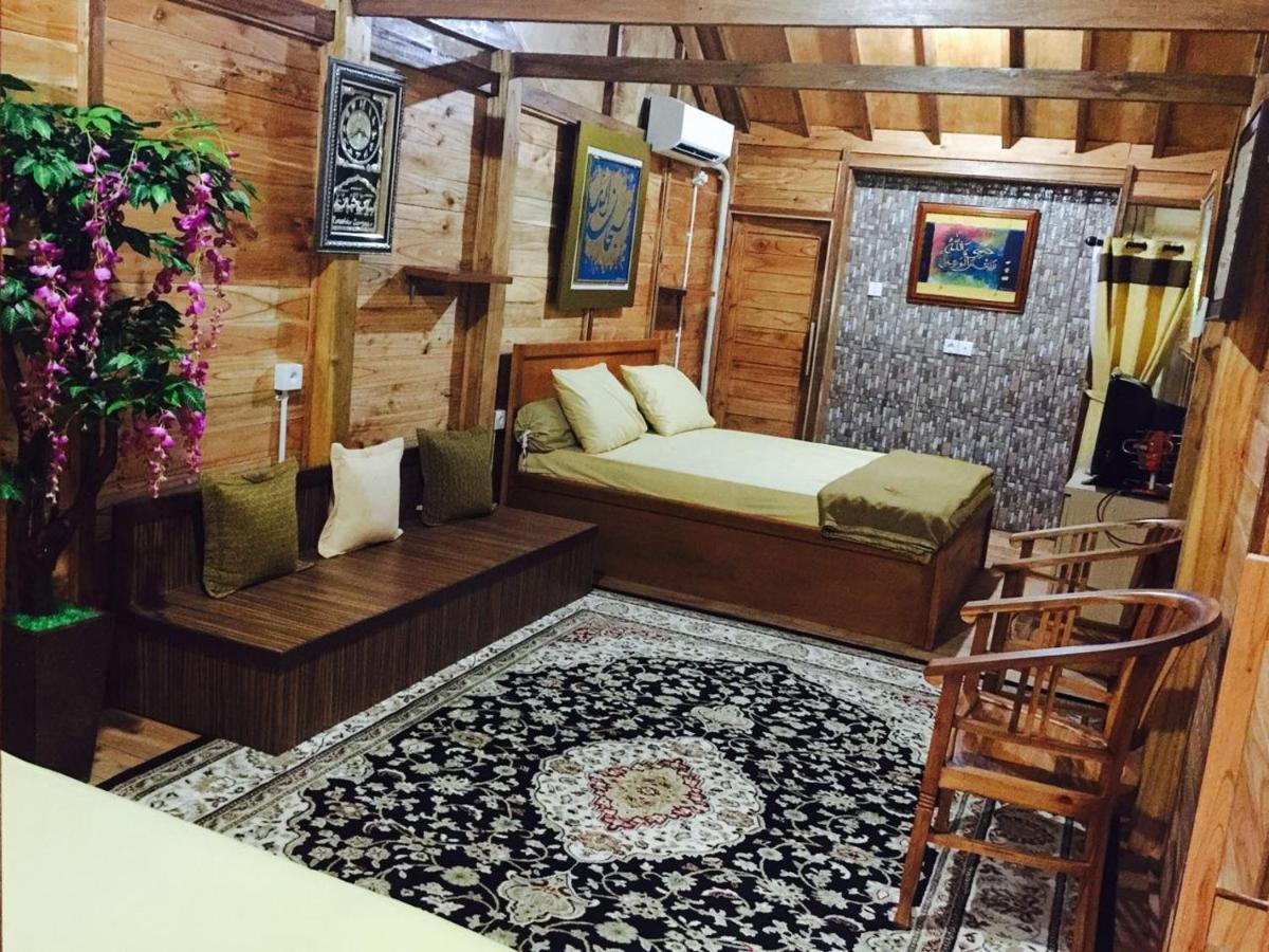 Penginapan Muslim Yuni Inn Bogor Buitenkant foto