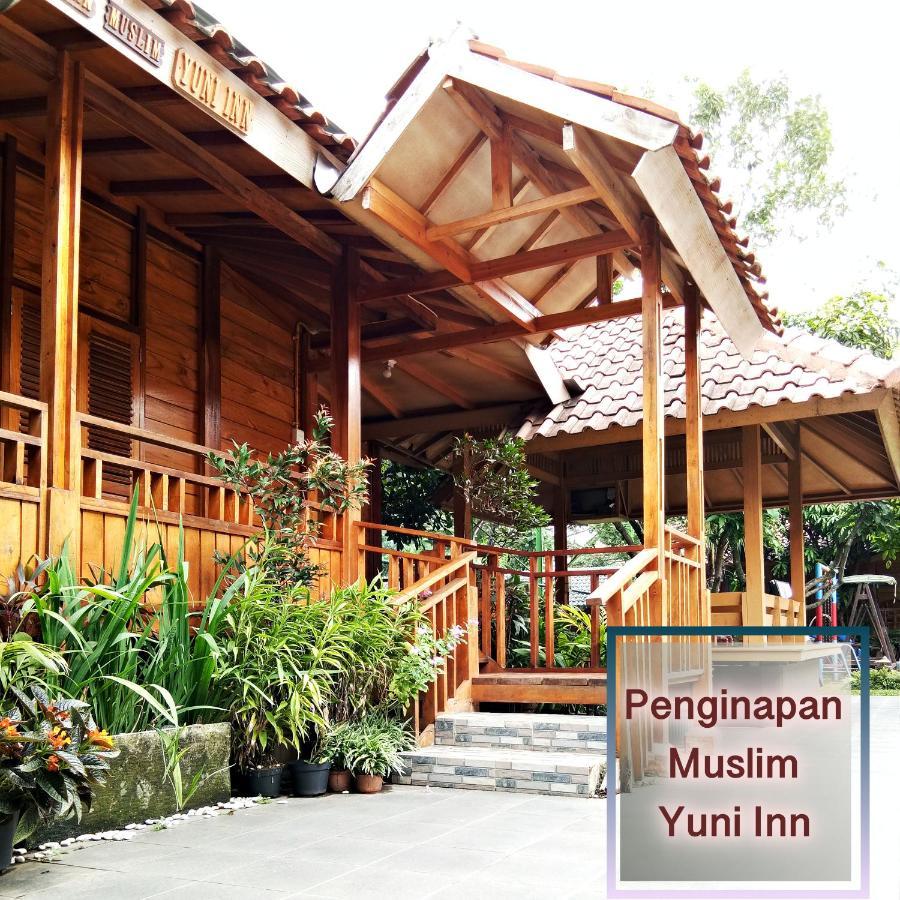 Penginapan Muslim Yuni Inn Bogor Buitenkant foto