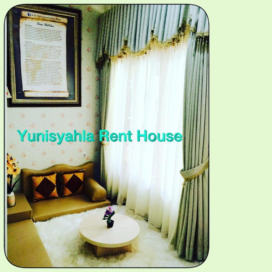 Penginapan Muslim Yuni Inn Bogor Buitenkant foto